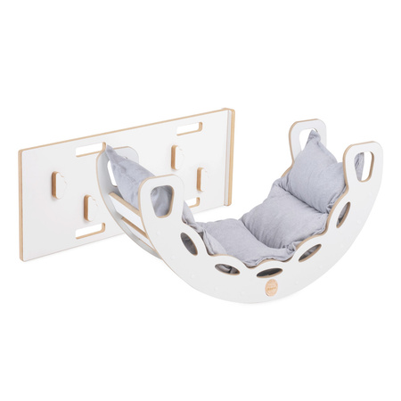 PLUSH NEST Small Rocker 4-in-1 Wippe + Kletterwand/Rutsche + Kissen Hellgrau, weiß Holzspielzeug